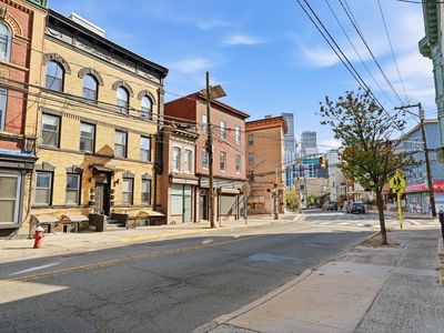 684 Summit Ave #1