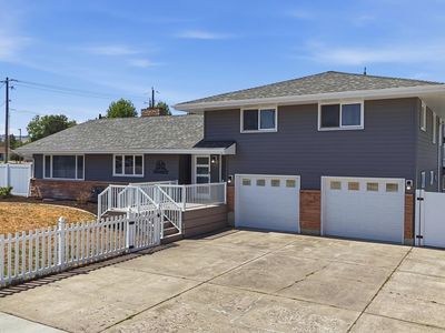 11 N Barker Rd