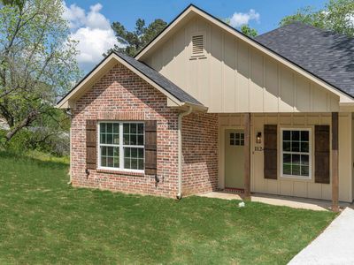 1124 Hackberry Rd