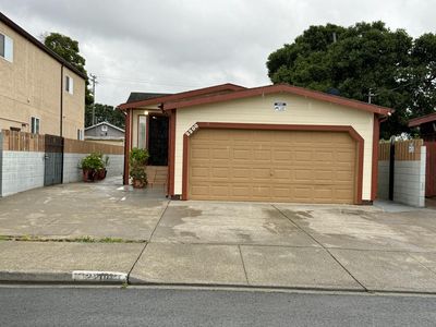 2200 Sutter Ave