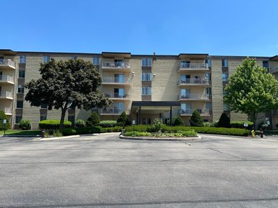 110 W Butterfield Rd APT 402S