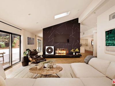 3476 Mandeville Canyon Rd