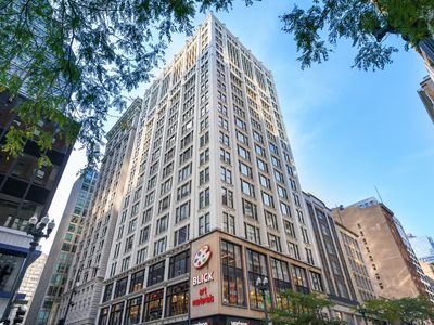 8 W Monroe St APT 1509
