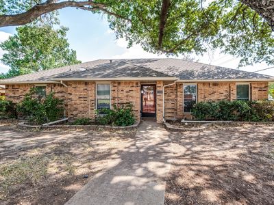 1900 Oakbluff Dr