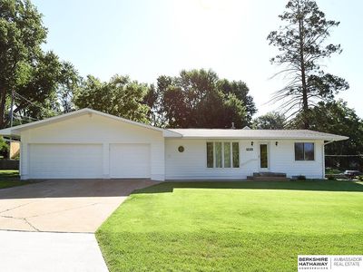 7803 N Ridge Dr
