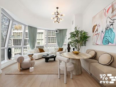 515 W 18th St APT 911