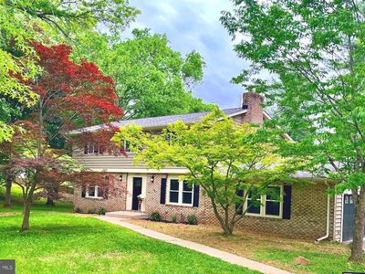 3909 Thoroughbred Ln