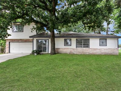 7450 Lakewood Dr