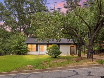 1919 Bradshaw Dr