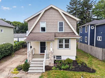 909 Fernwood Rd