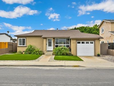 4940 Edwin Pl