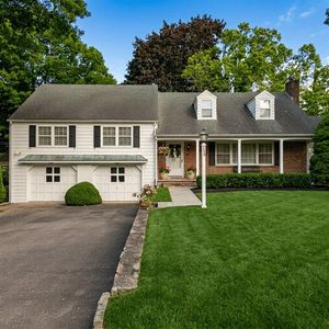 10 Cedar Crest Dr