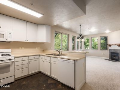 6605 Overland Dr #208