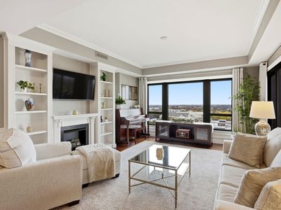 121 N Monroe St APT 1107