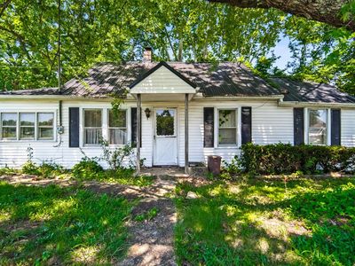 689 Logans Ln