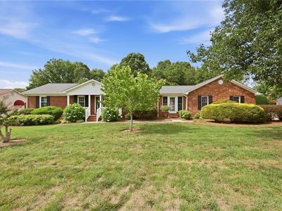 813 Hillcrest Dr