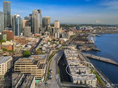 2000 Alaskan Way #256