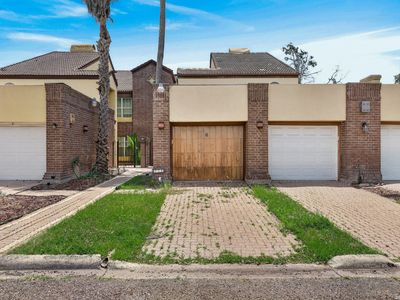 715 BRAZOS ST #6