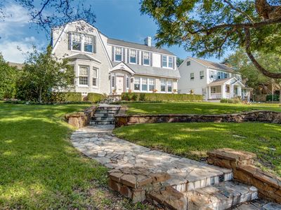 6935 Lakeshore Dr