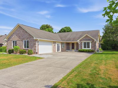 1909 Lakeside Ln