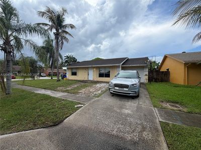 6117 Bluegrass Cir