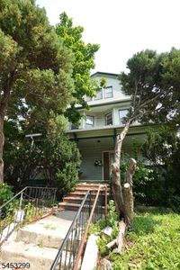 162 N Maple Ave