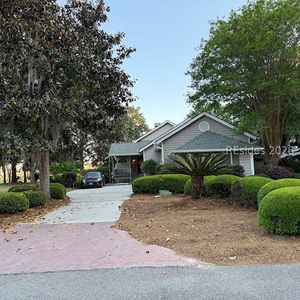 8 River Marsh Ln