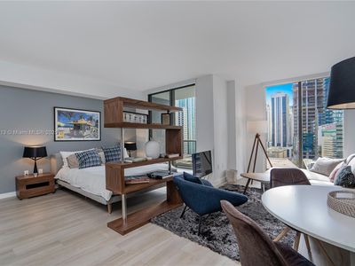 31 SE 6th St APT 2205