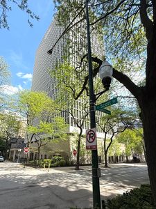 1 E Scott St APT 1811