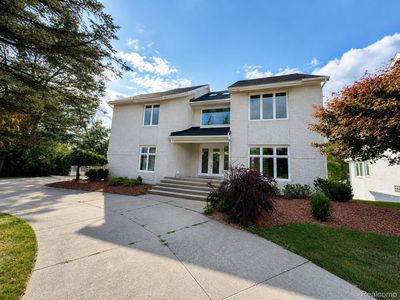 6446 Royal Pointe Dr