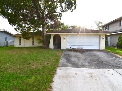 704 LEMONWOOD DRIVE