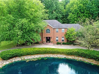 2412 E Pointe Dr SE