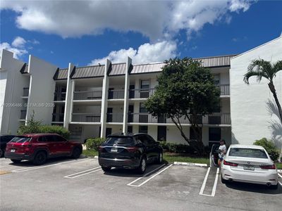 8441 Forest Hills Dr APT 203