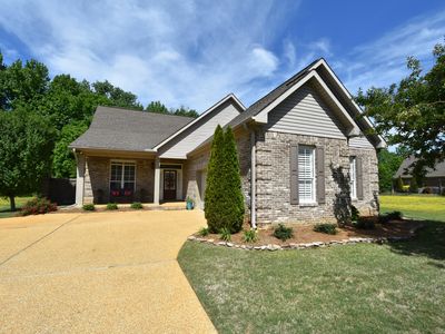 227 Silvertree Xing