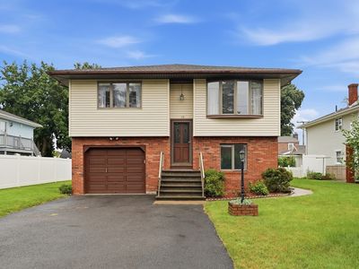 10 Bramucci St