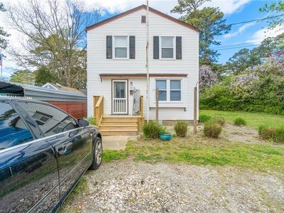 Property at 241 Middle Ln, Virginia Beach, VA