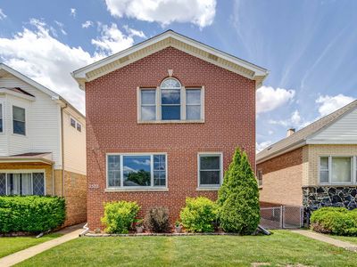 3532 N Ozark Ave