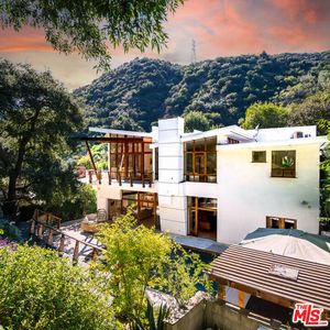 3600 Mandeville Canyon Rd