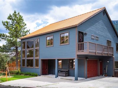 359 Crestview Dr