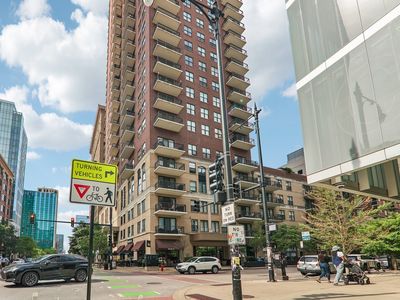 41 E 8th St APT 3301