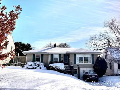 1050 Lockridge Dr NE