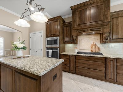 4018 Arboleda Dr