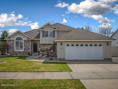 975 E Stoneybrook Loop