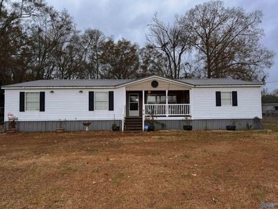 Property at 450 Lake Cir, Gadsden, AL