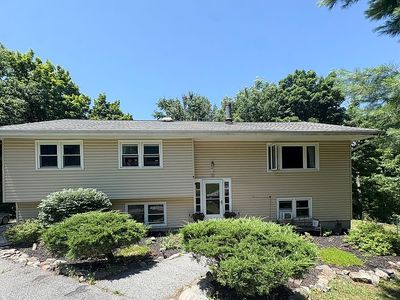 30 Laura Rd
