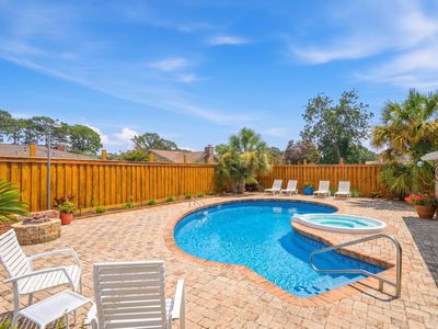 18 Pebble Beach Dr