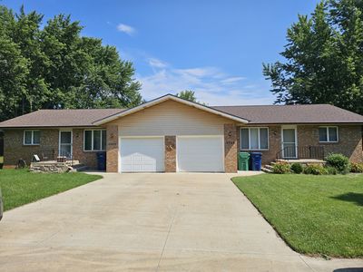 1605 & 1609 Pheasant Run