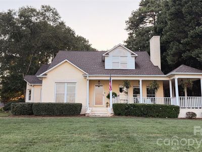 8049 Ravenwood Ln