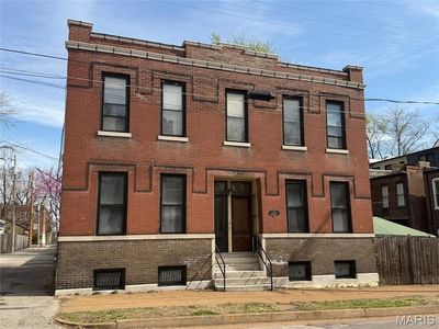 1211 Victor St