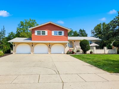Property at 705 Ruskin Dr, Elk Grove Village, IL